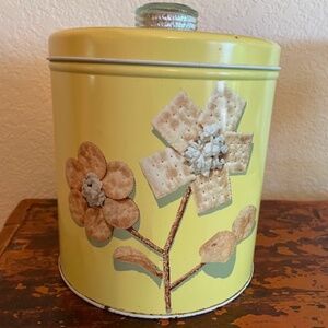 Vintage Krispy Kan Cracker Tin
